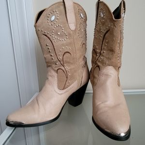 Dingo studded boots